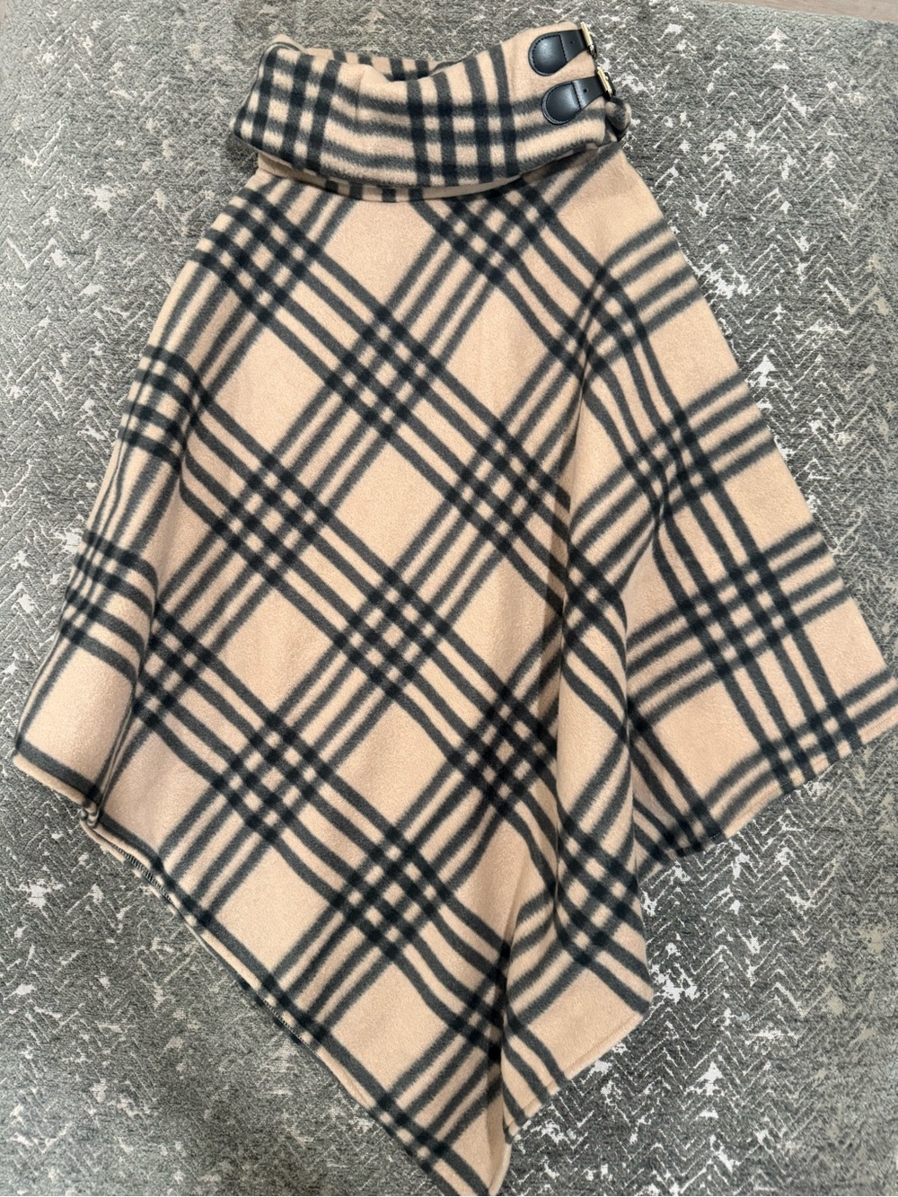 NWT Le Moda Tan Black Plaid Fleece Poncho Cape Buckle Collar One Size